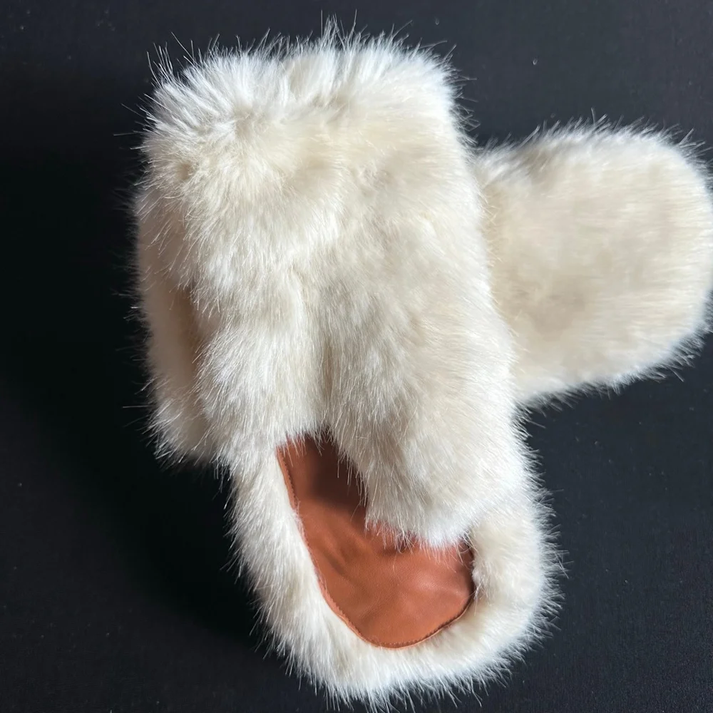Women's Universal Thread Faux Fur Mittens